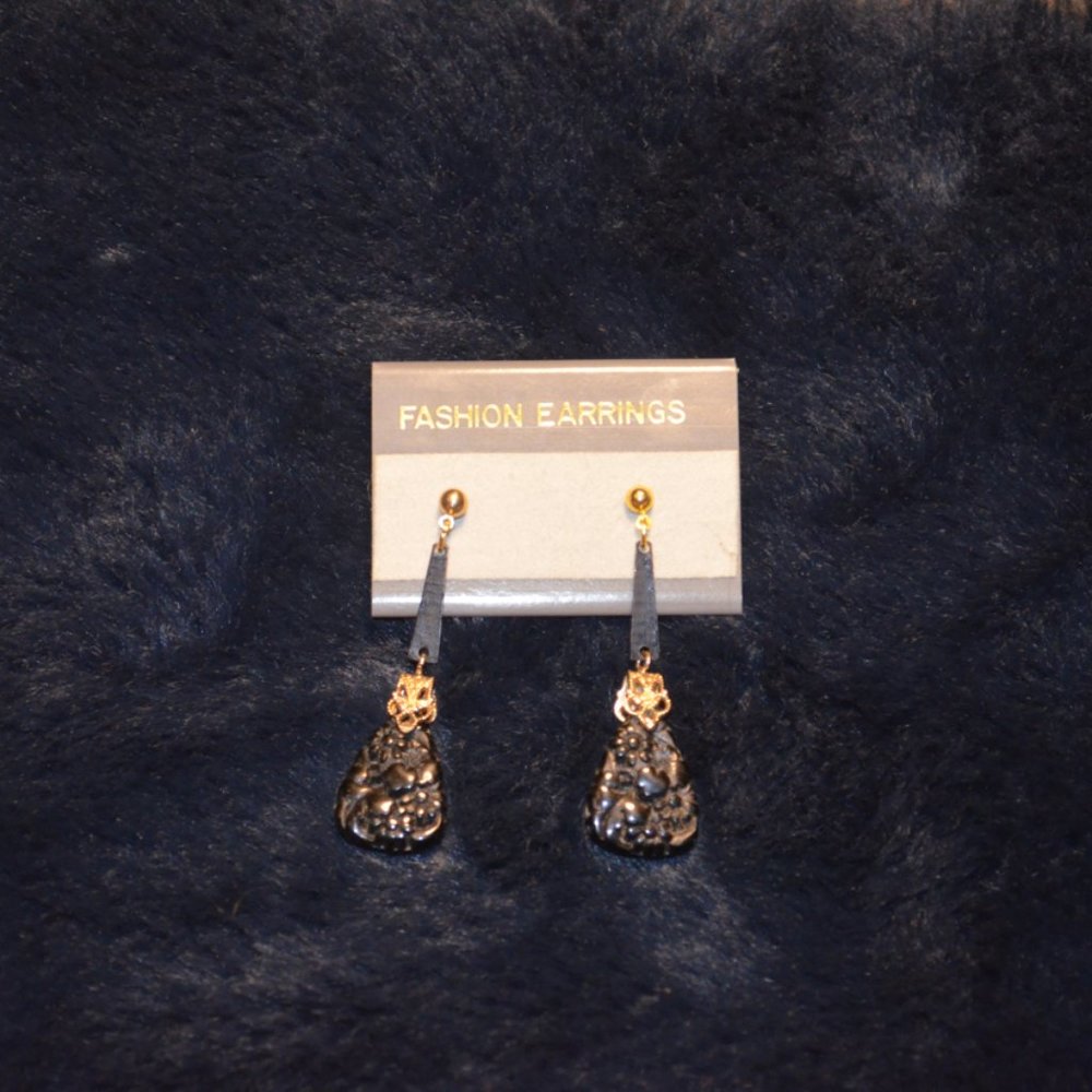 FASHION EARRINGS Stud Hanging Pendants Black & Gold Korea Metal Acrylic